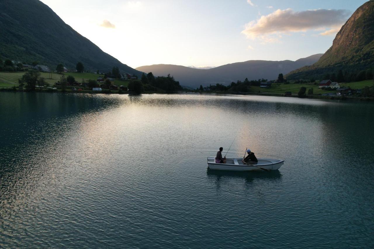 Loken Camping - Trivelig Og Idyllisk Ved Vannet Hotel Olden Ngoại thất bức ảnh
