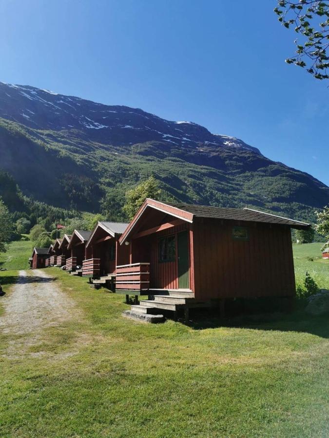 Loken Camping - Trivelig Og Idyllisk Ved Vannet Hotel Olden Ngoại thất bức ảnh