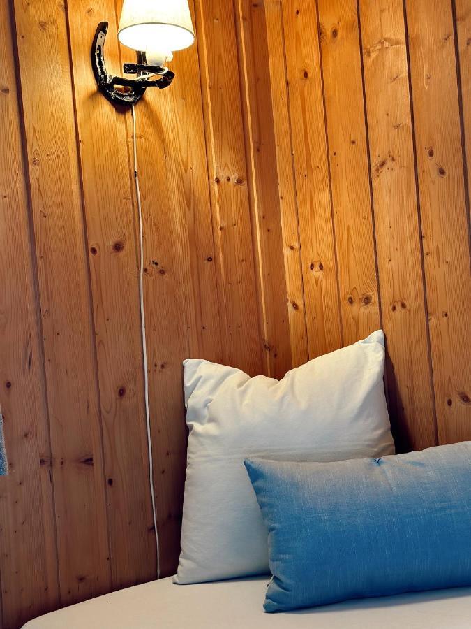 Loken Camping - Trivelig Og Idyllisk Ved Vannet Hotel Olden Ngoại thất bức ảnh