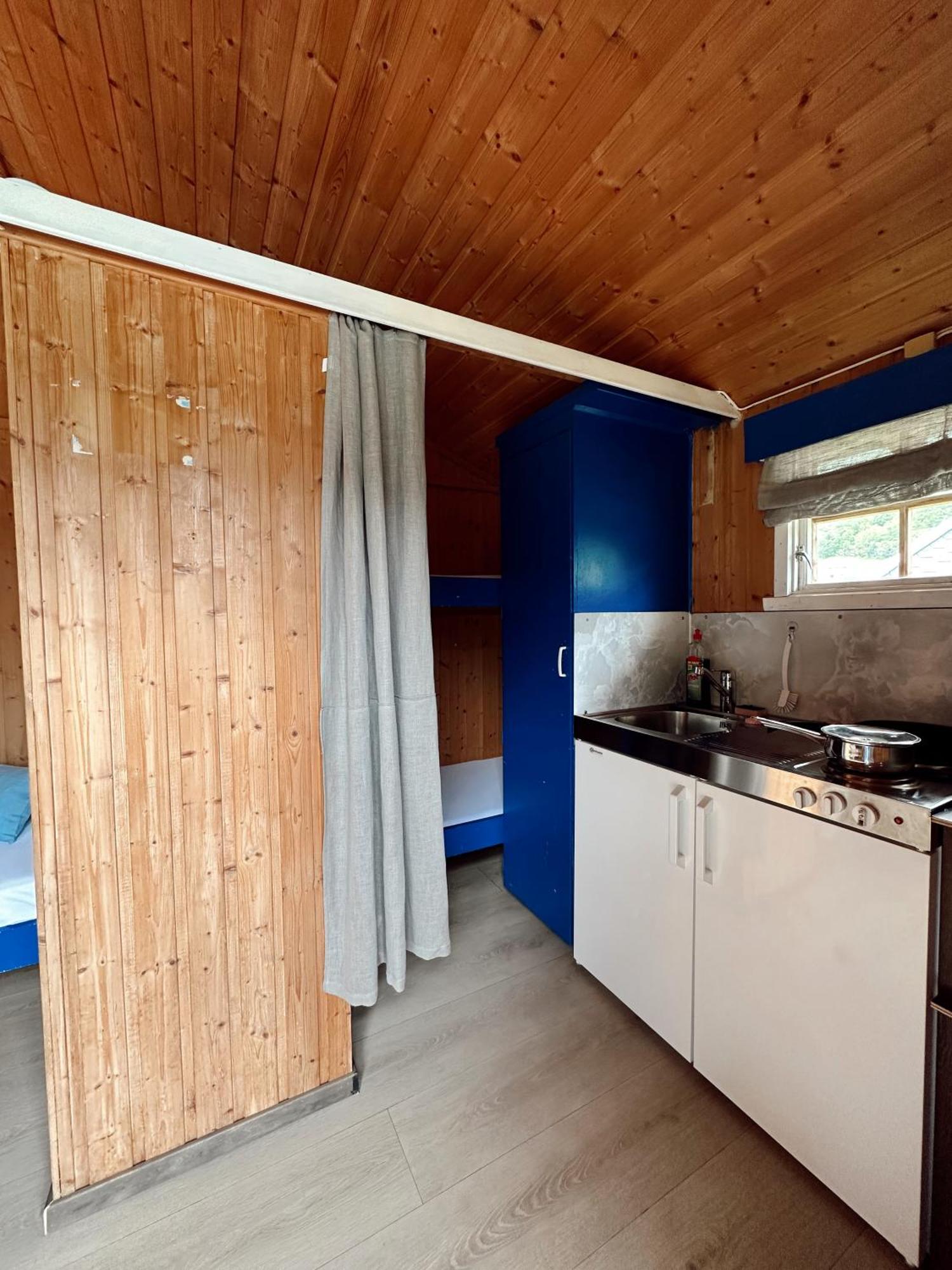Loken Camping - Trivelig Og Idyllisk Ved Vannet Hotel Olden Ngoại thất bức ảnh